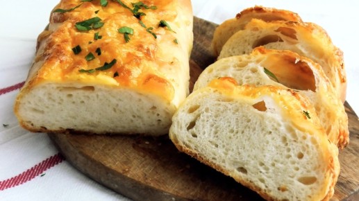 Необычные воздушные батоны с сырной корочкой, которые покорят ваш вкус