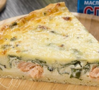 Киш с горбушей и шпинатом: идеальное горячее блюдо