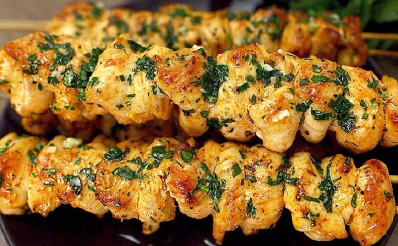 Куриные шашлычки, которые перенесут вас к мангалу прямо домой