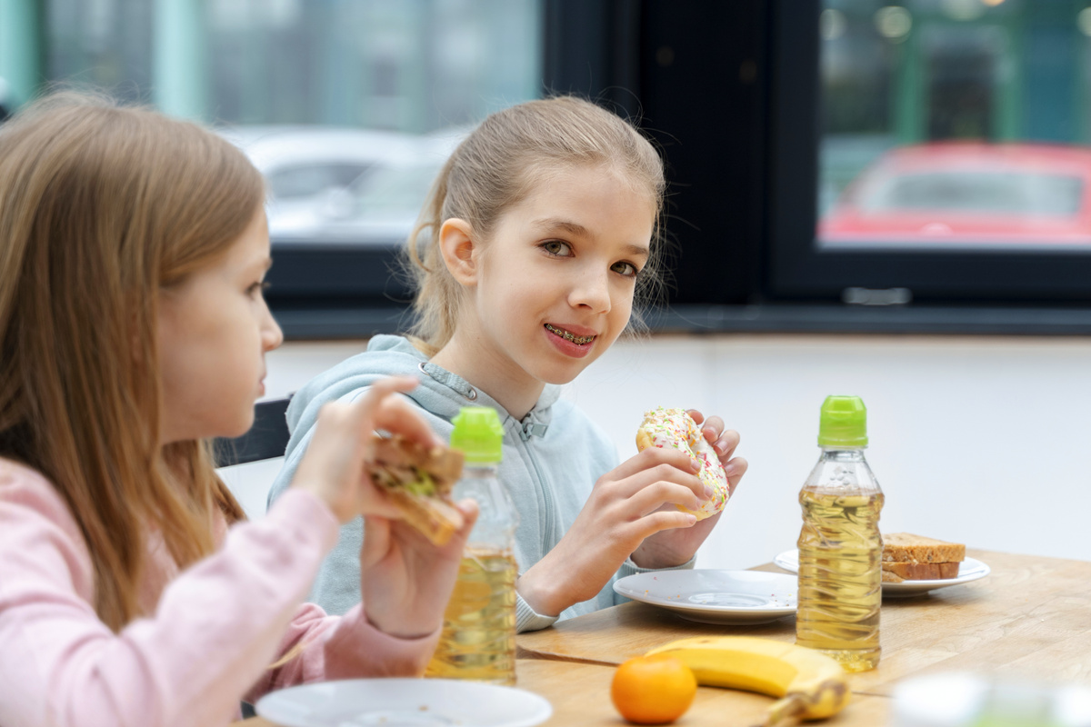 Полезные идеи для ланчбокса: как накормить ребёнка в школе
