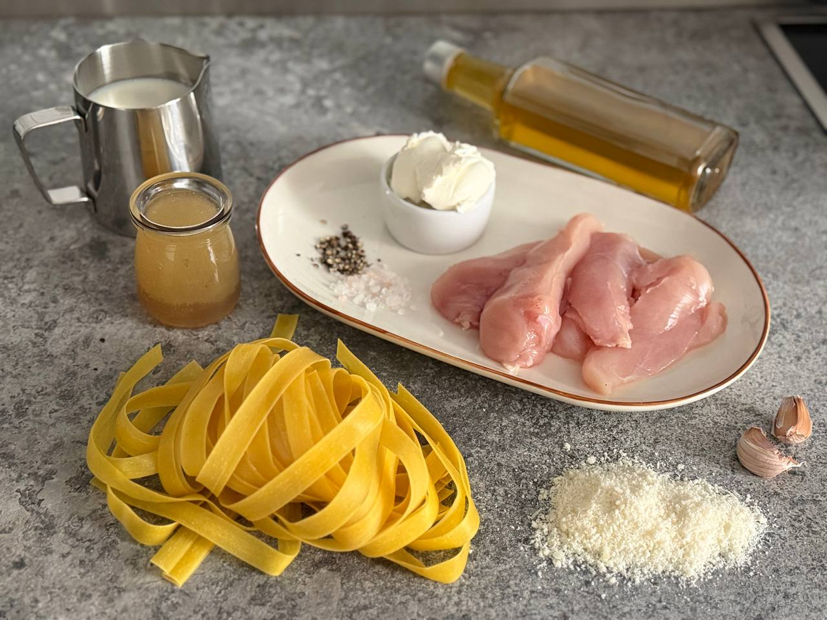 Невероятная паста с курицей в сливочном соусе