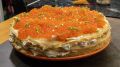 Изысканный новогодний торт из блинов с красной икрой и рыбой