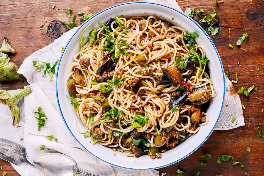 Вкусное сочетание: Баклажаны с фаршем в ароматном соусе