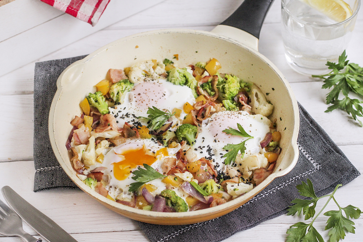 Яичница Капитана Америки: сочетание бекона и овощей