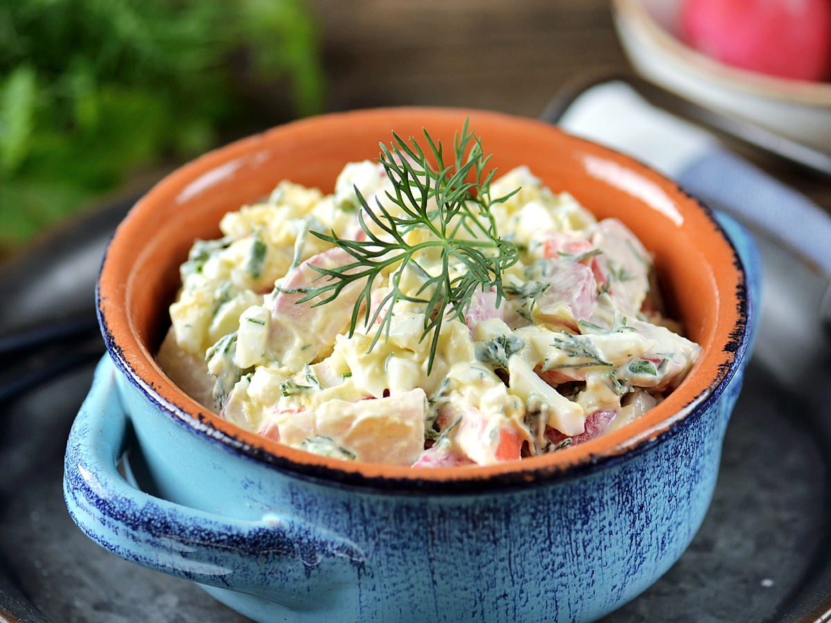 Салат, который вдохновляет: редиска с крабовыми палочками