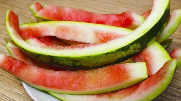 Как сделать янтарные цукаты из арбузных корок: удивительное лакомство