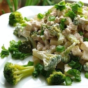 Салат с брокколи и курицей