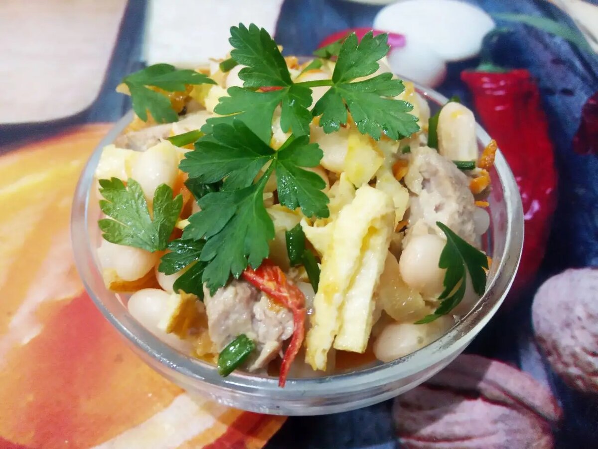 Салат из фасоли с мясом и овощами: сытное угощение для любого стола