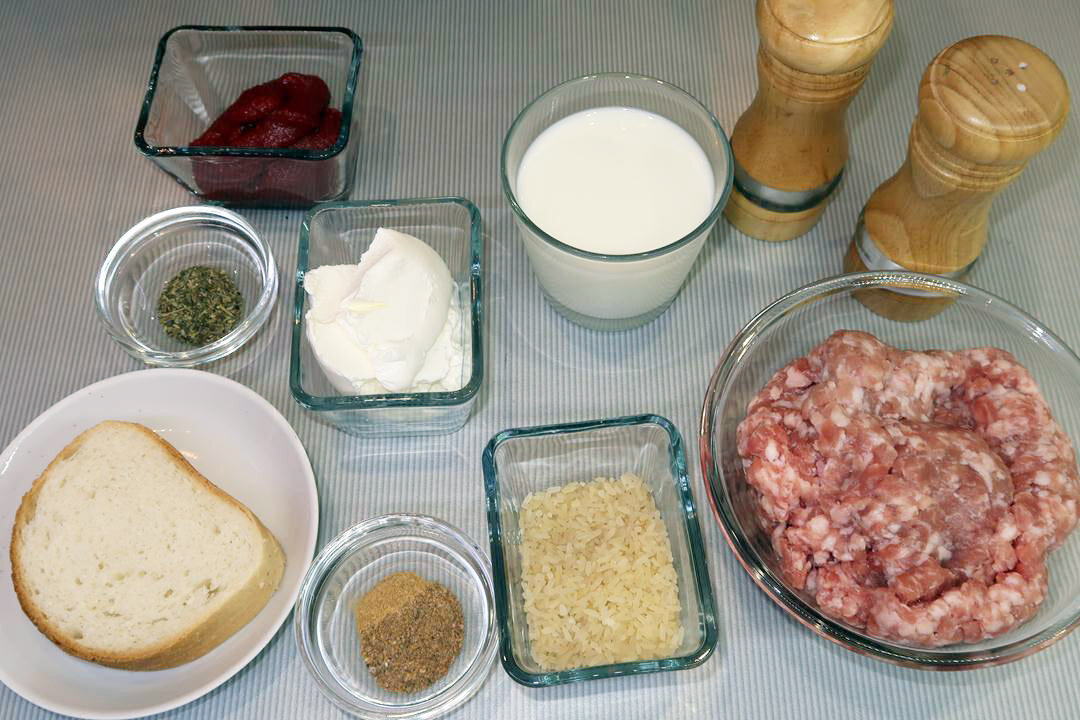 Тефтели в сметанно-томатном соусе: легко и вкусно