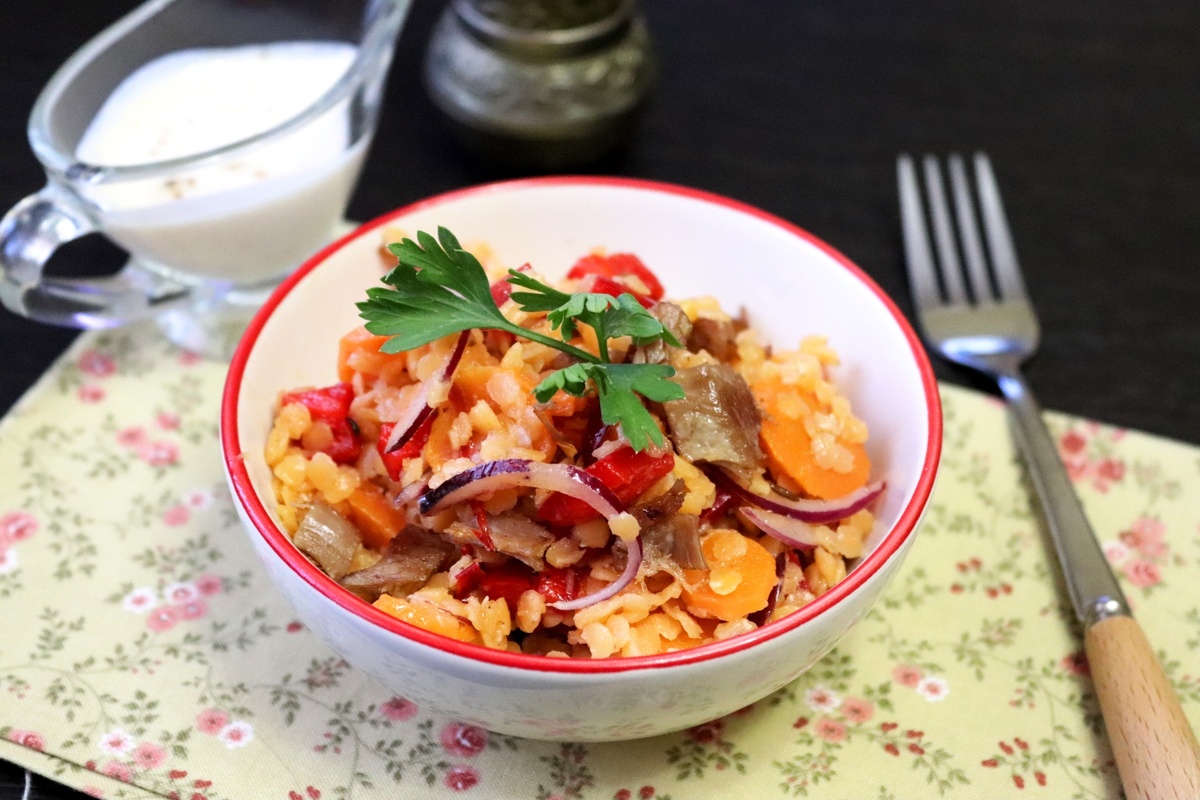 Сытный салат из чечевицы по-турецки: мясо и пряности в каждой ложке