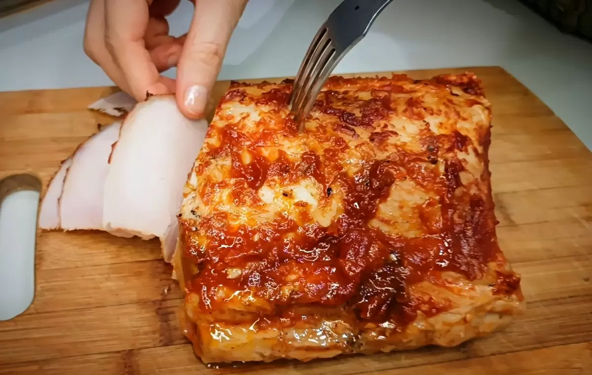 Сочная запеченная свинина: идеальное блюдо для праздничного стола