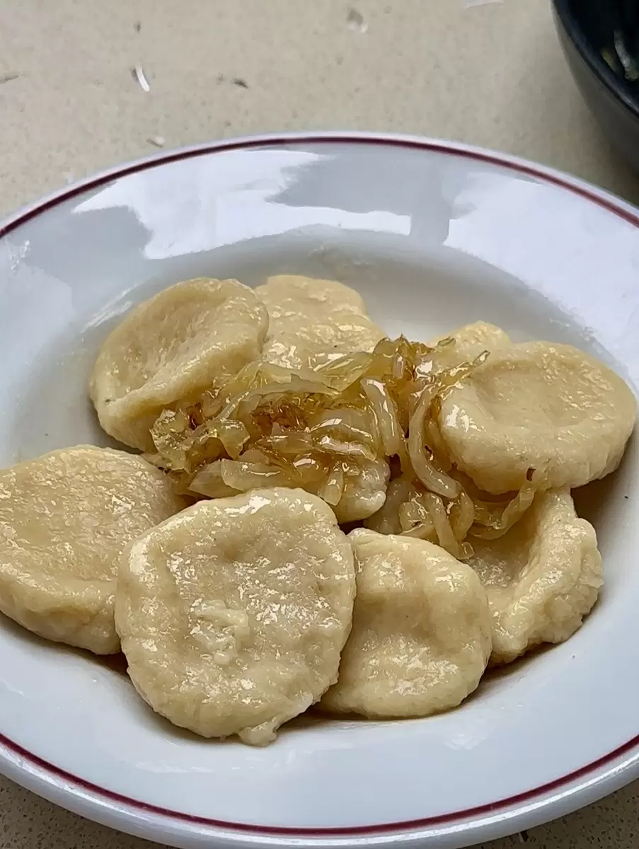 Домашние картофельные галушки с луком: простое блюдо, которое всегда радует