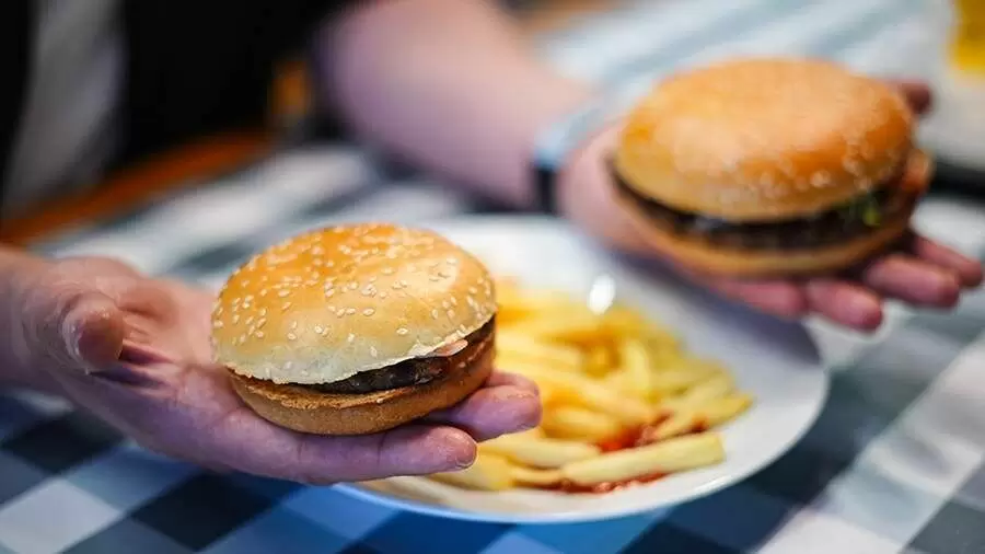 Как фастфуд может навредить: главные риски и как их заметить