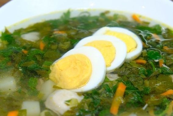 Зелёный борщ: кулинарное вдохновение из весенней зелени