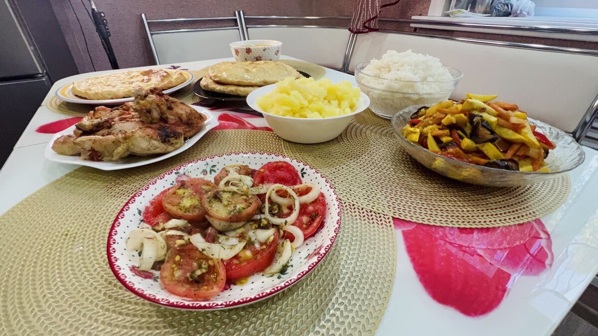 Бюджетные обеды: как сэкономить и питаться вкусно на работе и в школе