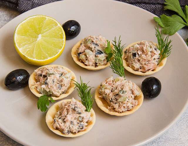 Вкусные тарталетки с тунцом для новогоднего стола