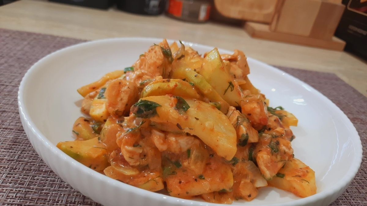 Кабачки с курицей: простой рецепт для вкусного обеда всего за 15 минут