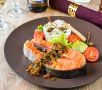 Лососевые стейки с проблесками имбиря: быстро и вкусно!