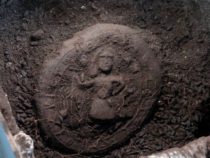 В Турции обнаружили 1300-летний хлеб с изображением Христа: что это значит для истории