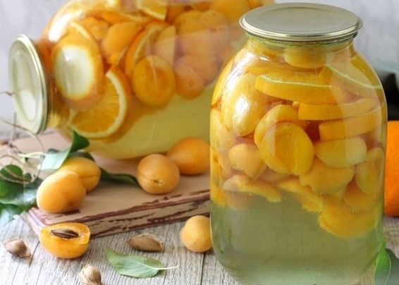 Необычный компот из абрикосов и апельсинов: чтобы запастись вкусом лета на зиму